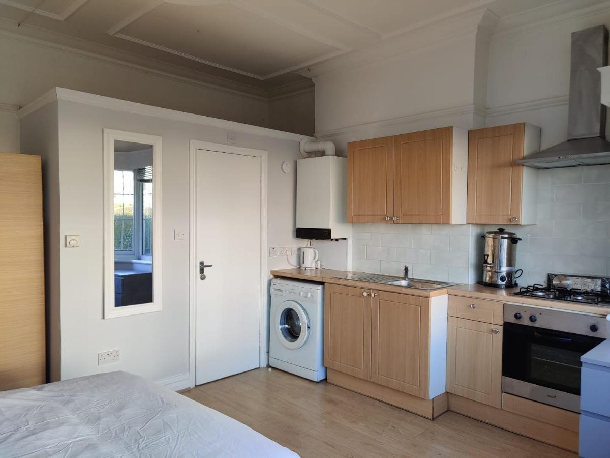Апартаменти Studio On Golders Green Road Лондон Екстер'єр фото